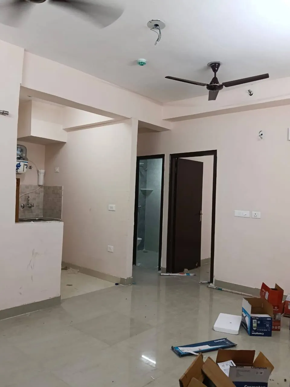 2 BHK Flat for Rent in Dream Valley 2, Sector 4 Greater Noida West – Living room