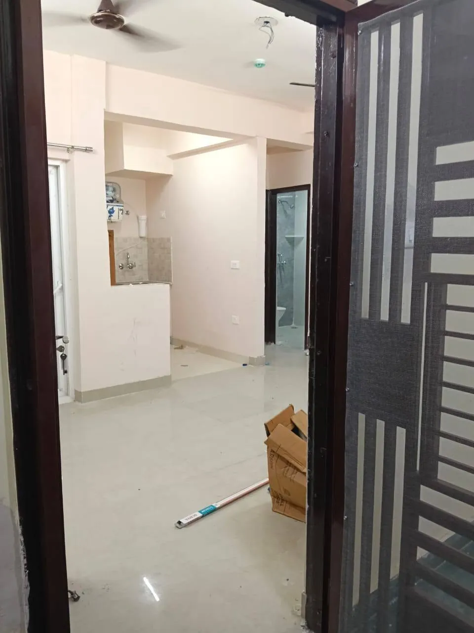 2 BHK Flat for Rent in Dream Valley 2, Sector 4 Greater Noida West – Living room