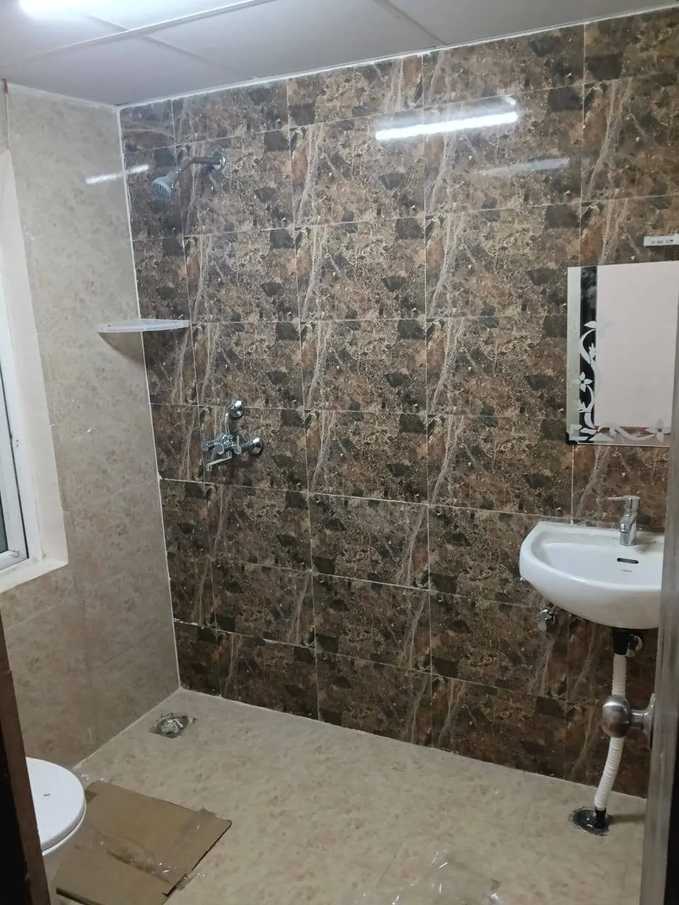 2 BHK Flat for Rent in Dream Valley 2, Sector 4 Greater Noida West – Bathrooms